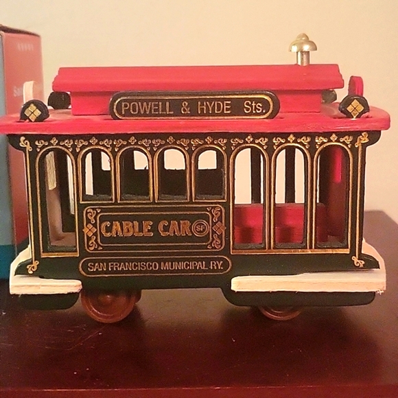 SAN FRANCISCO CABLE CAR WOOD MODEL WITH ORIGINAL BOX - Picture 2 of 9